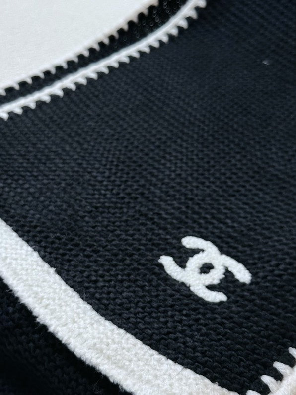 CHANEL 25S SCARF 200 IN CASHMERE 740365