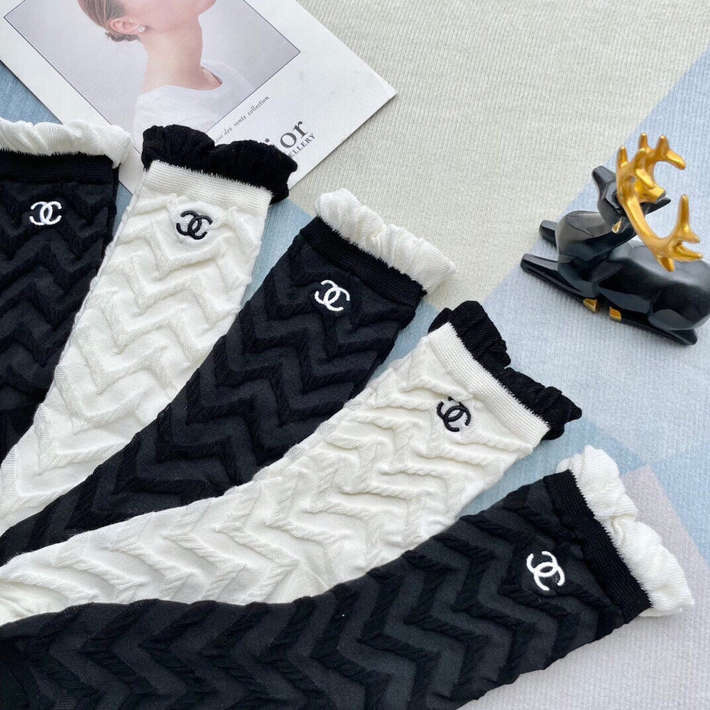 CHANEL CREW SOCKS 420748 (1 BOX )