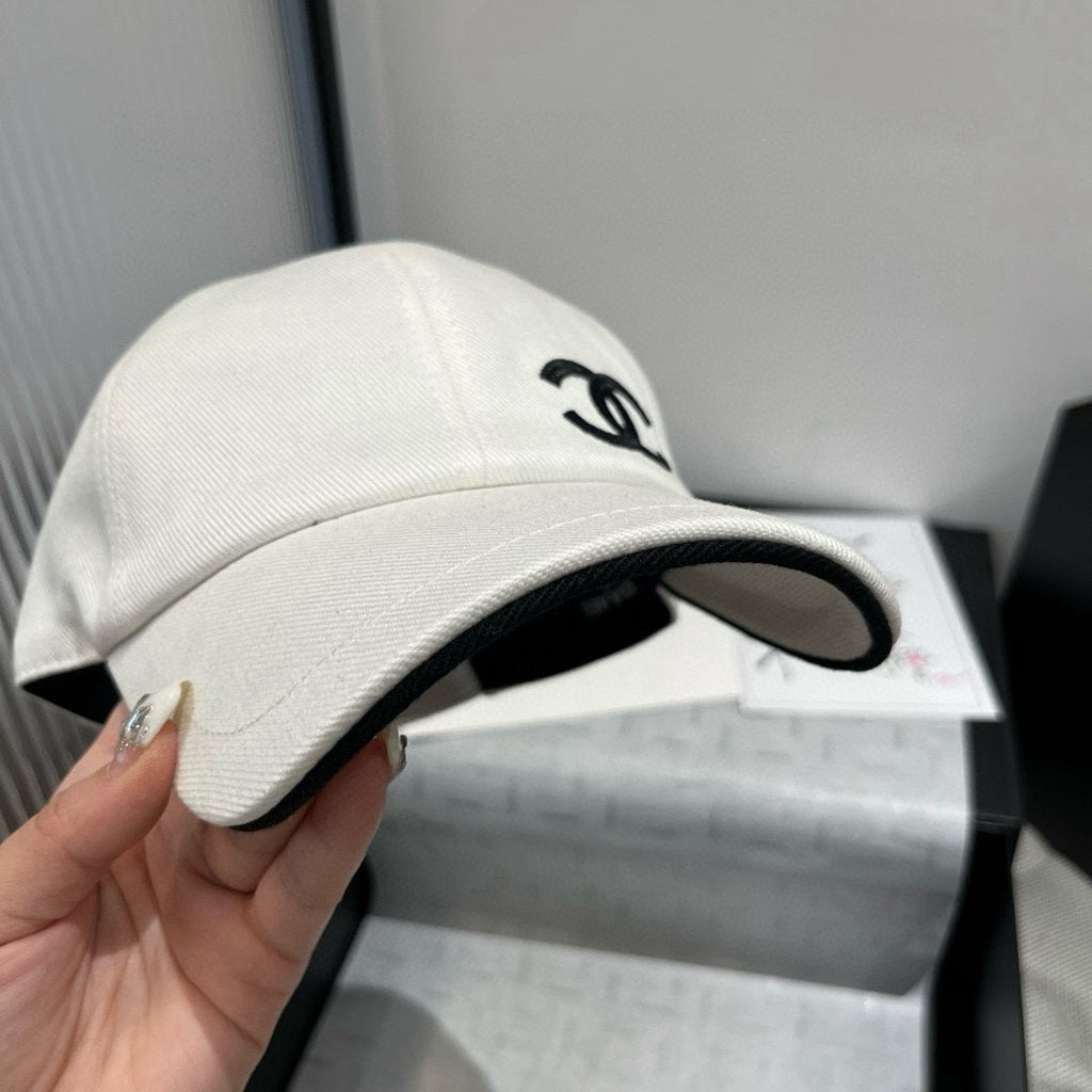 CHANEL BASEBALL HAT IN WHITE WITH BLACK TRIM 673994