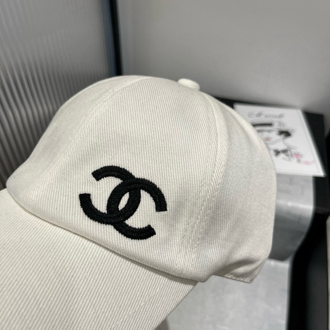 CHANEL BASEBALL HAT IN WHITE WITH BLACK TRIM 673994