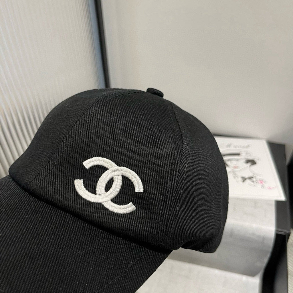 CHANEL BASEBALL HAT IN BLACK WITH WHITE TRIM 673995