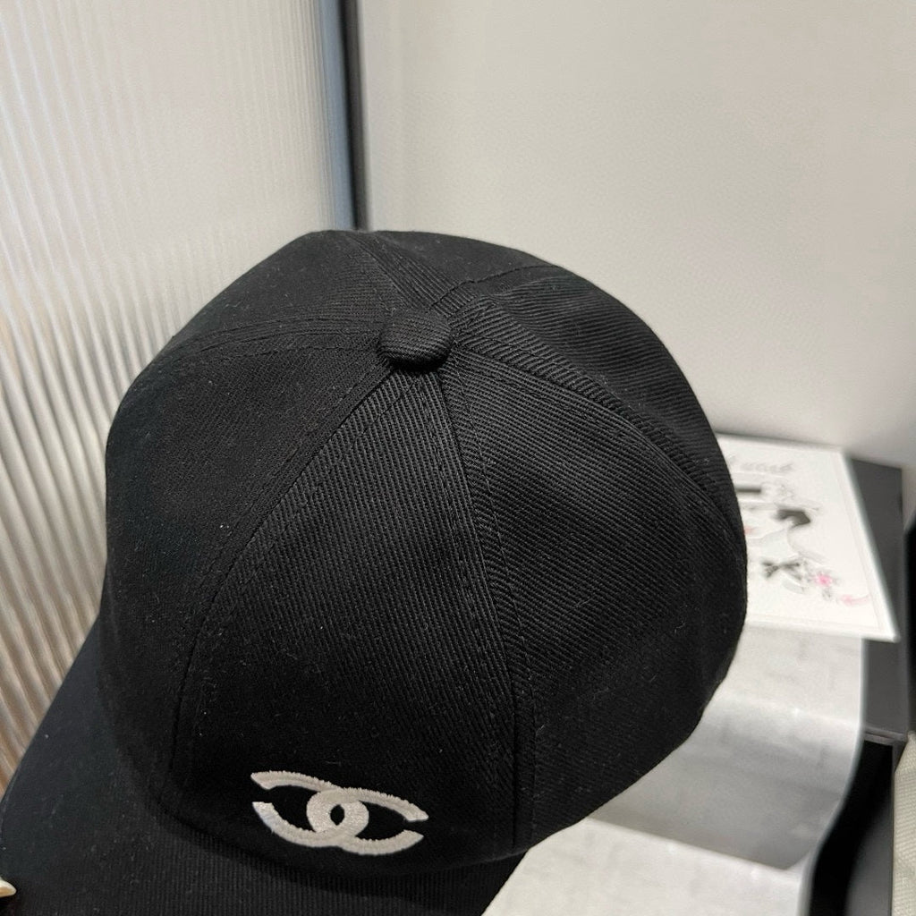 CHANEL BASEBALL HAT IN BLACK WITH WHITE TRIM 673995