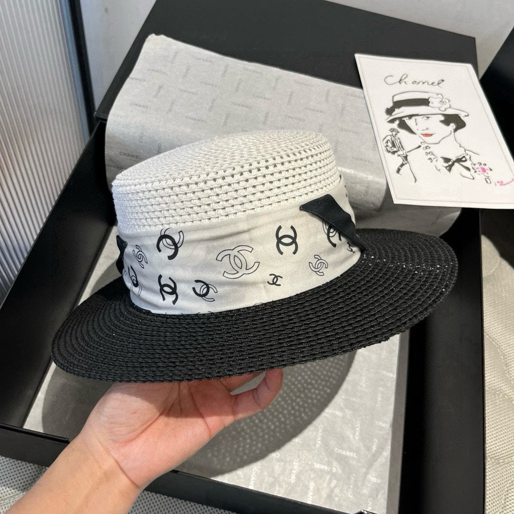 CHANEL FLAT STRAW HAT BLACK AND WHITE 673935