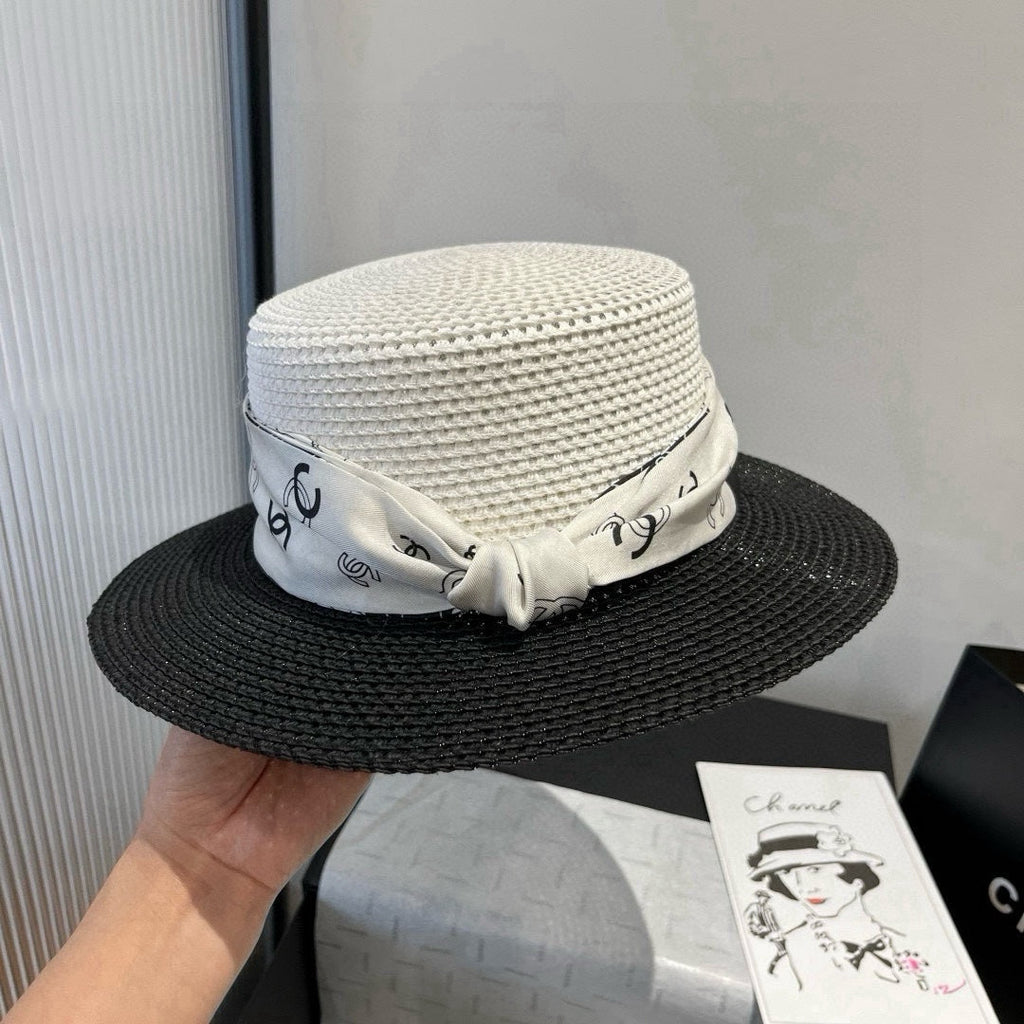 CHANEL FLAT STRAW HAT BLACK AND WHITE 673935