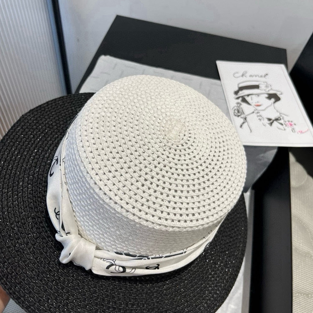 CHANEL FLAT STRAW HAT BLACK AND WHITE 673935