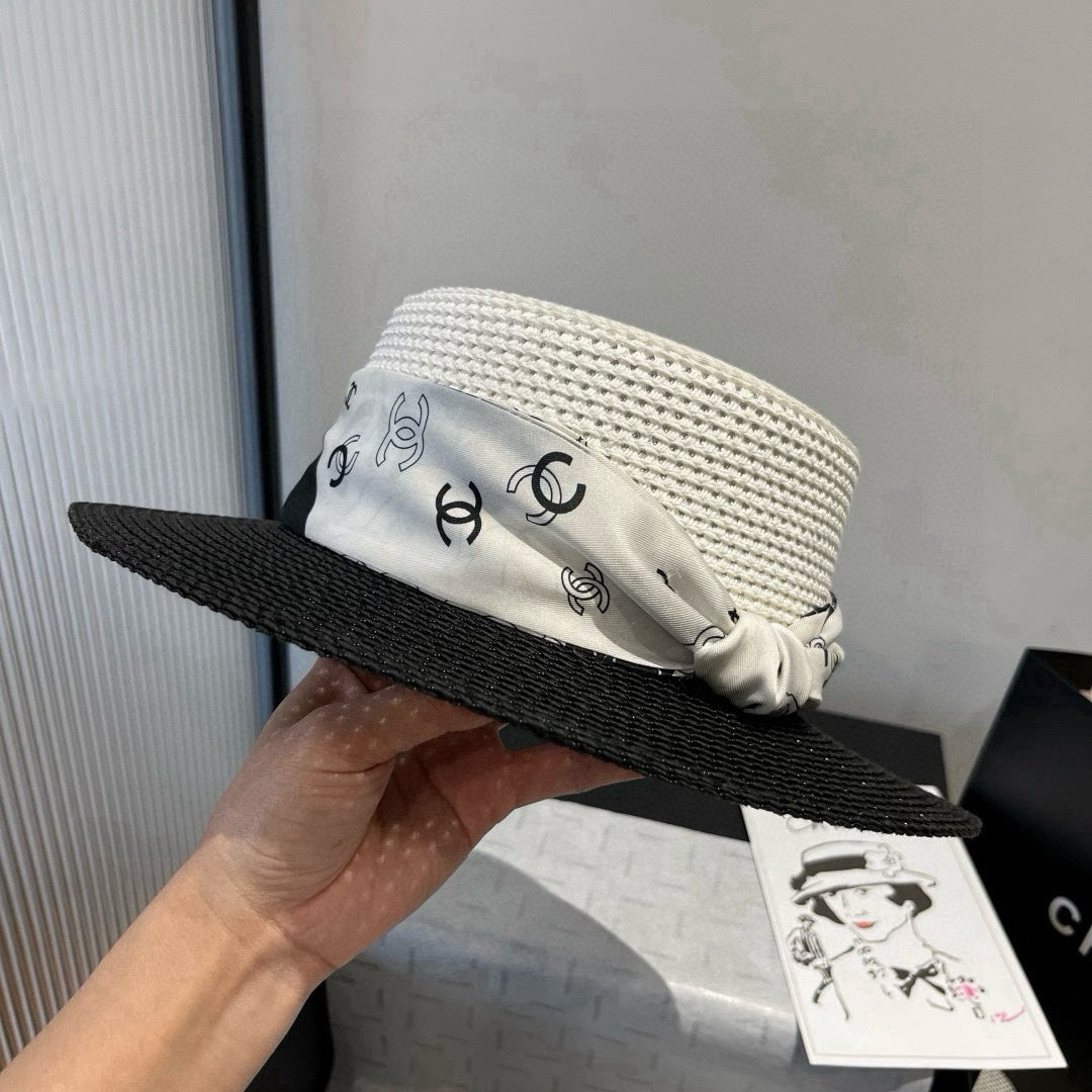 CHANEL FLAT STRAW HAT BLACK AND WHITE 673935