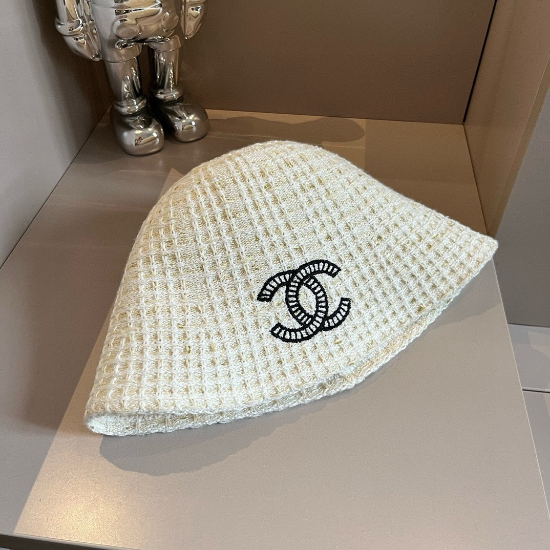 CHANEL KNITTED HANDCRAFTED HAT MODEM 179576
