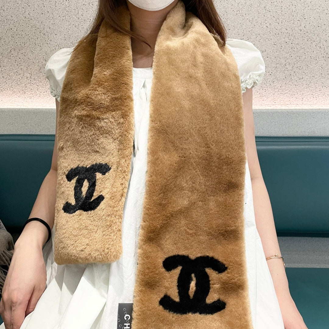 CHANEL 25S SCARF 120 IN FAUX FUR 876435