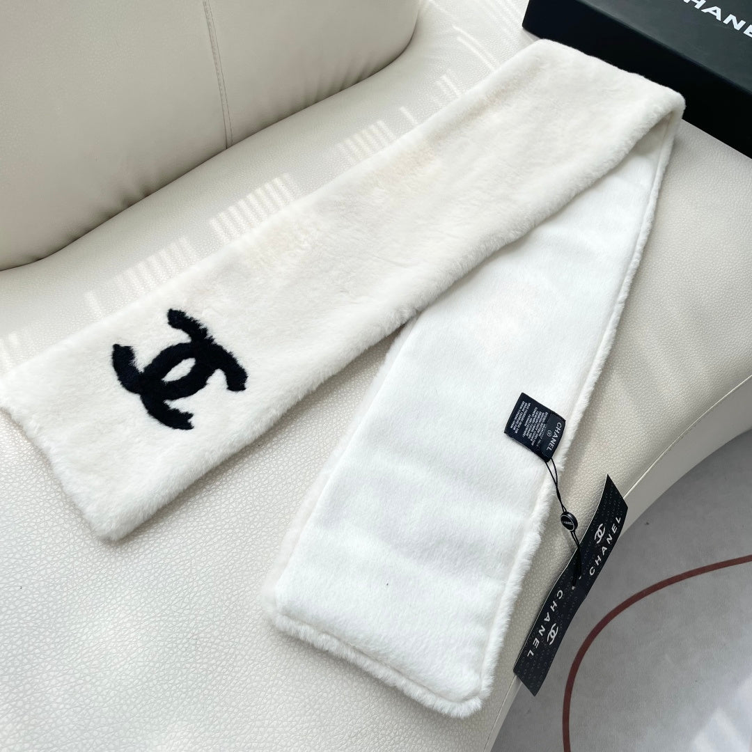 CHANEL 25S SCARF 120 IN FAUX FUR 876436