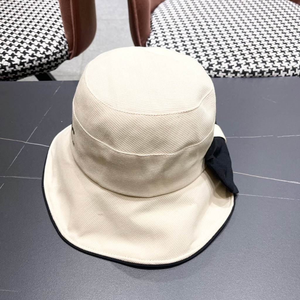 CELINE BUCKET HAT MODEL 650289 IN WHITE FABRIC