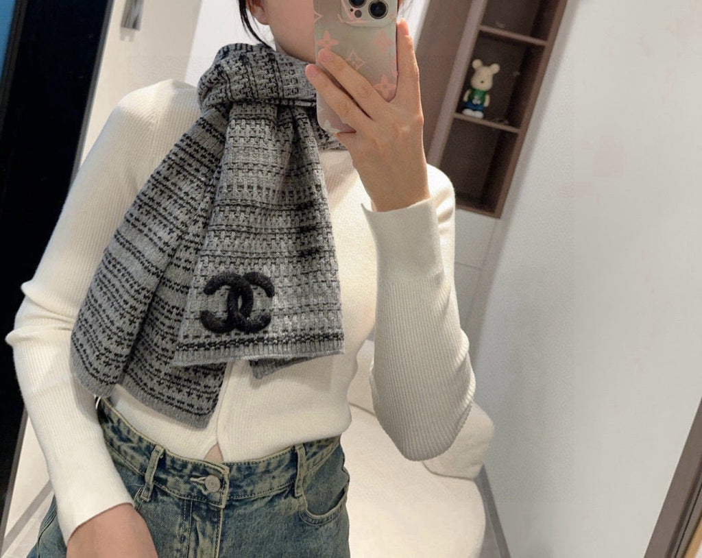 CHANEL 25S SCARF 180 IN CASHMERE 931425