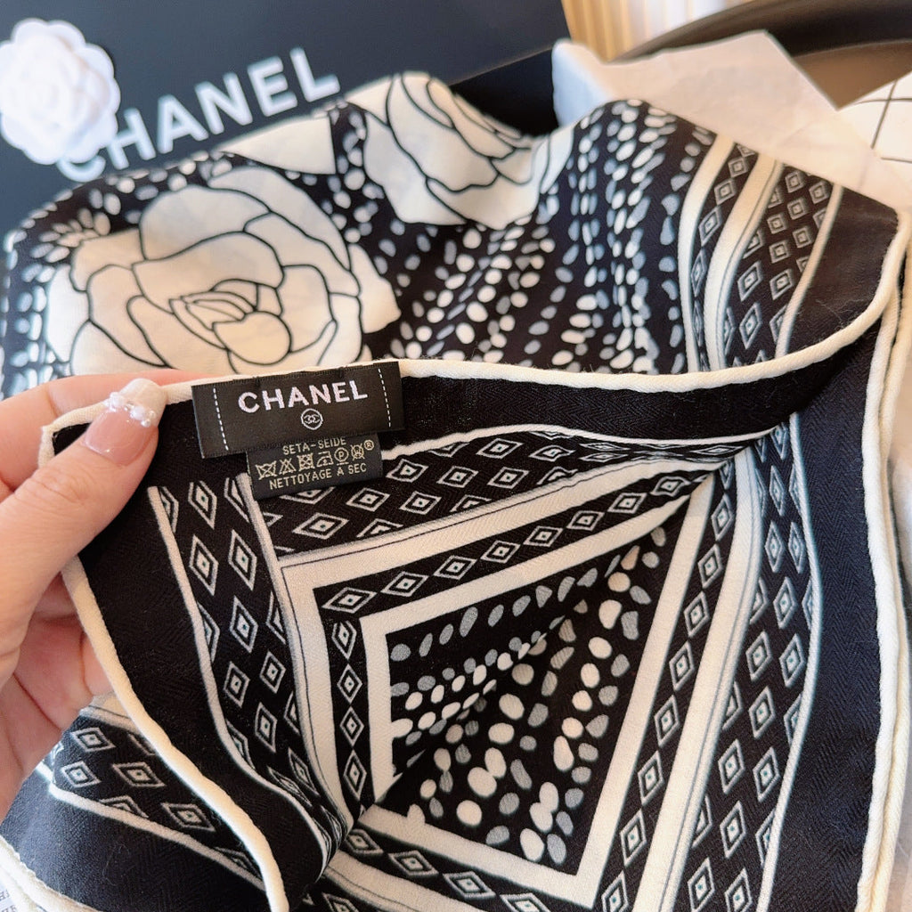 CHANEL 25S SCARF 140 IN CASHMERE 989890