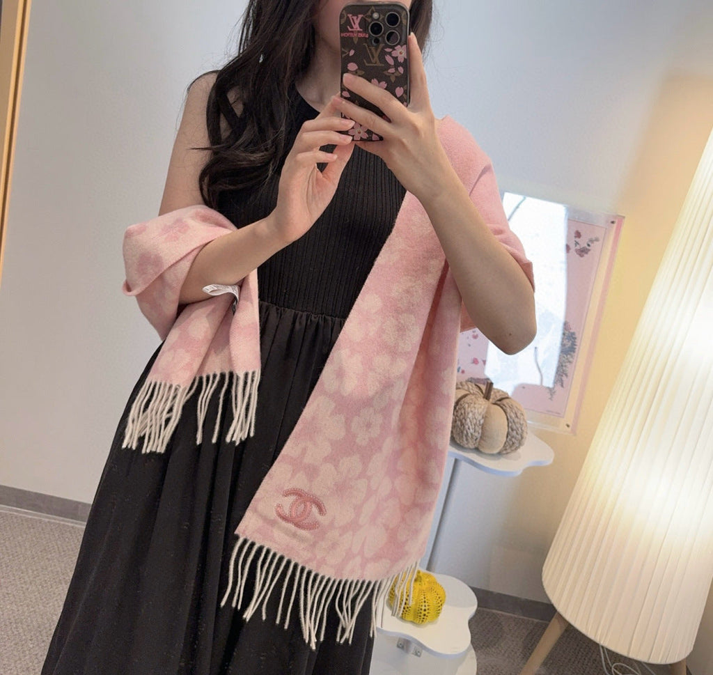 CHANEL 25S SCARF 180 IN CASHMERE 989901