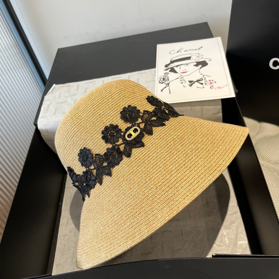 CELINE WIDE BRIM HAT MODEL 652031 IN WOVEN STRAW