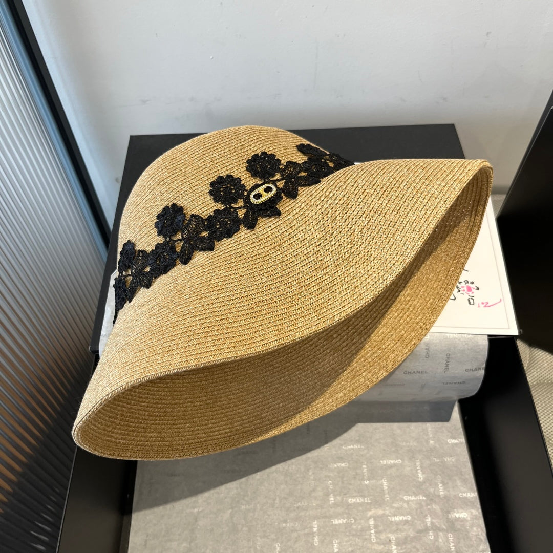 CELINE WIDE BRIM HAT MODEL 652031 IN WOVEN STRAW