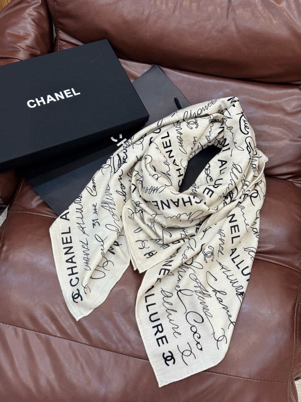 CHANEL 25S SCARF 135 CM IN CASHMERE SILK 943693