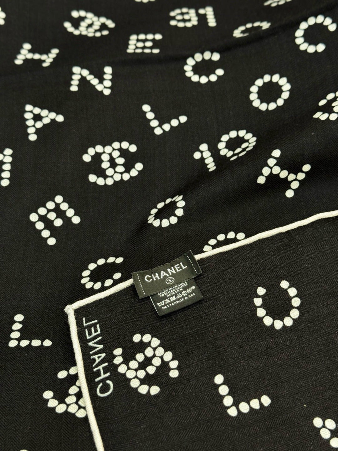 CHANEL 25S SCARF 135 CM IN CASHMERE SILK 943694