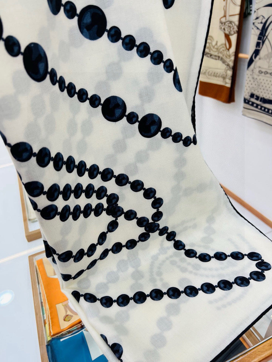 CHANEL 25S SCARF 140 IN CASHMERE 991650