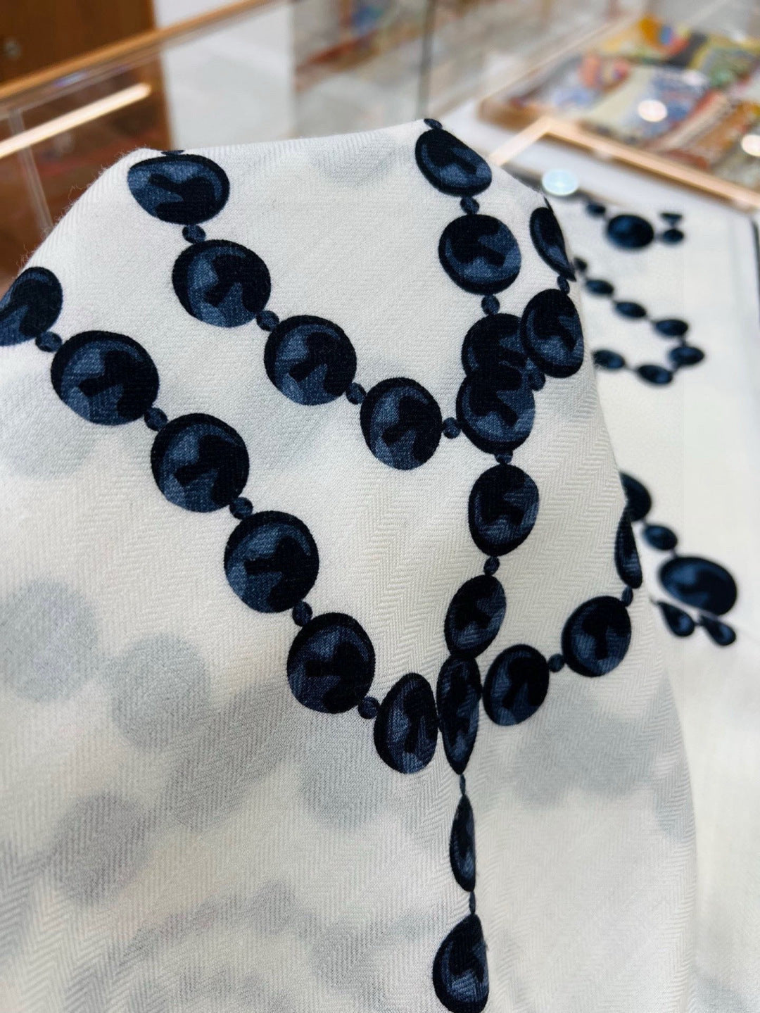 CHANEL 25S SCARF 140 IN CASHMERE 991650