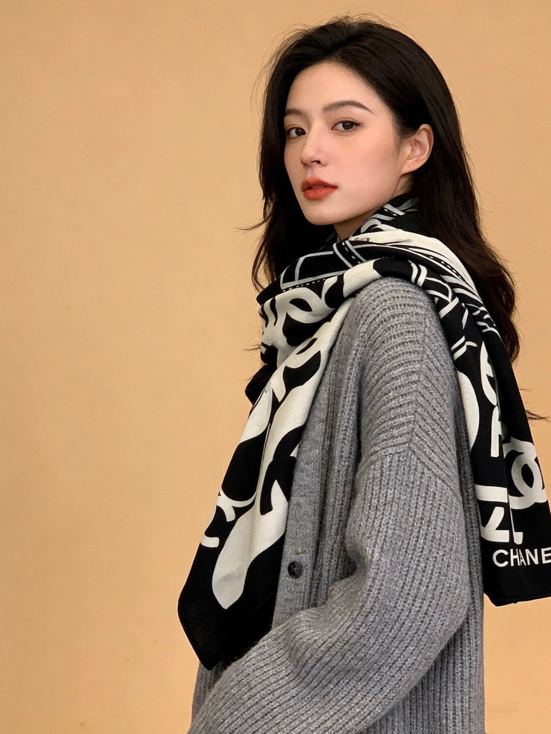 CHANEL 25S SCARF 135 IN CASHMERE 991693