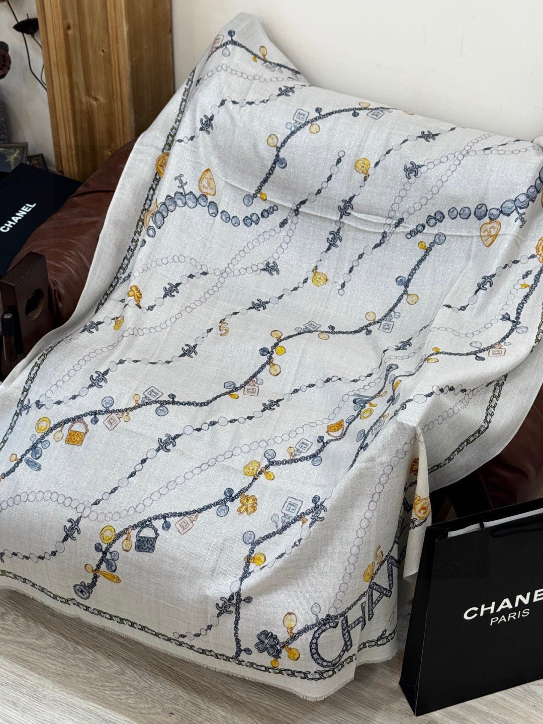 CHANEL 25S SCARF 200 IN CASHMERE 991712