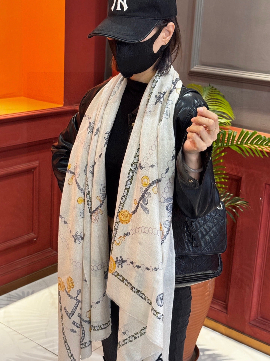 CHANEL 25S SCARF 200 IN CASHMERE 991712