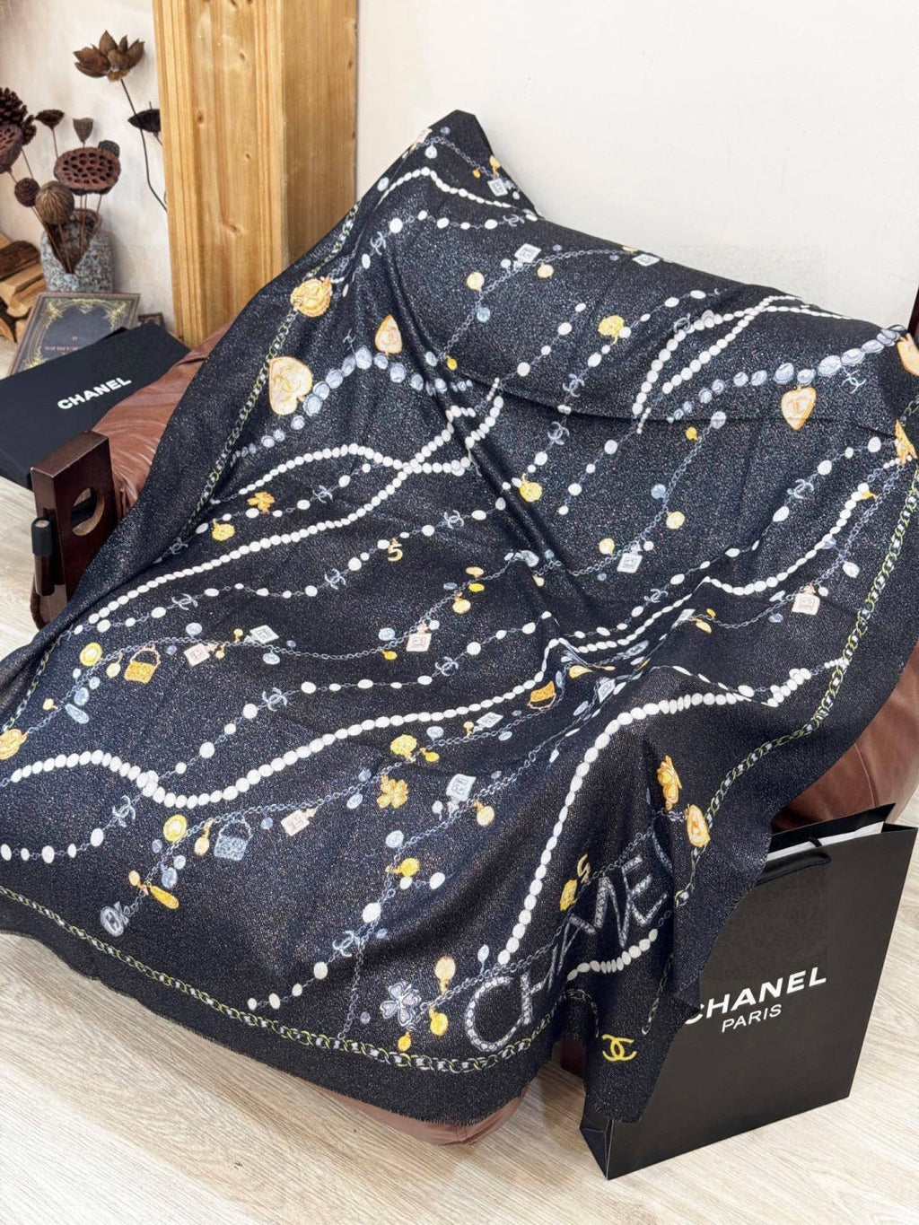 CHANEL 25S SCARF 200 IN CASHMERE 991713