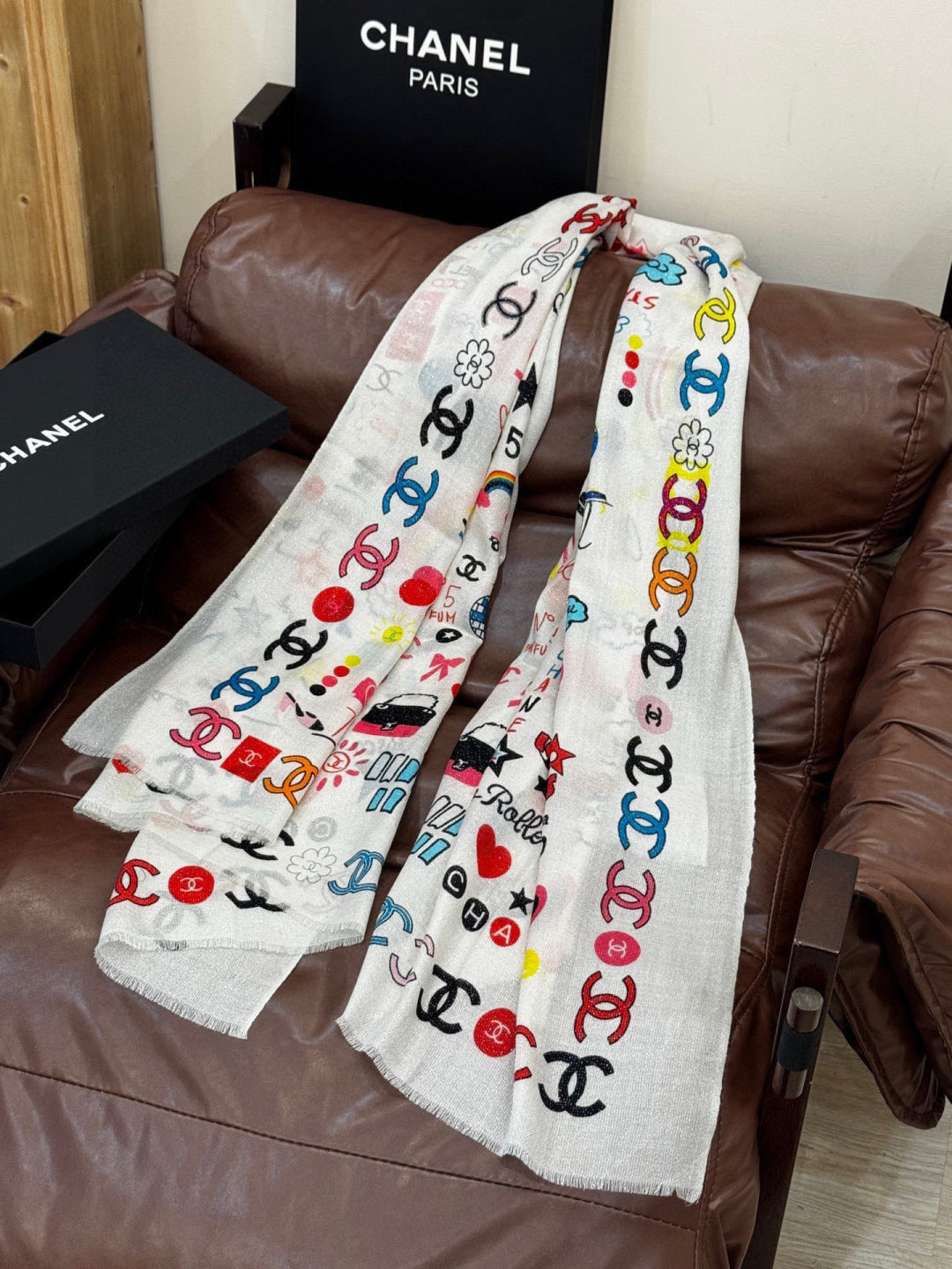 CHANEL 25S SCARF 200 IN LINEN 991722