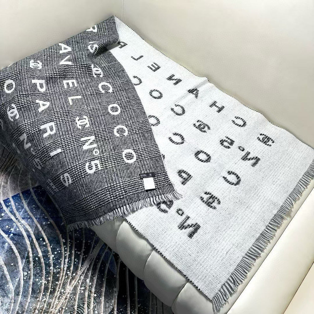 CHANEL 25S SCARF 194 CM IN CASHMERE 942900