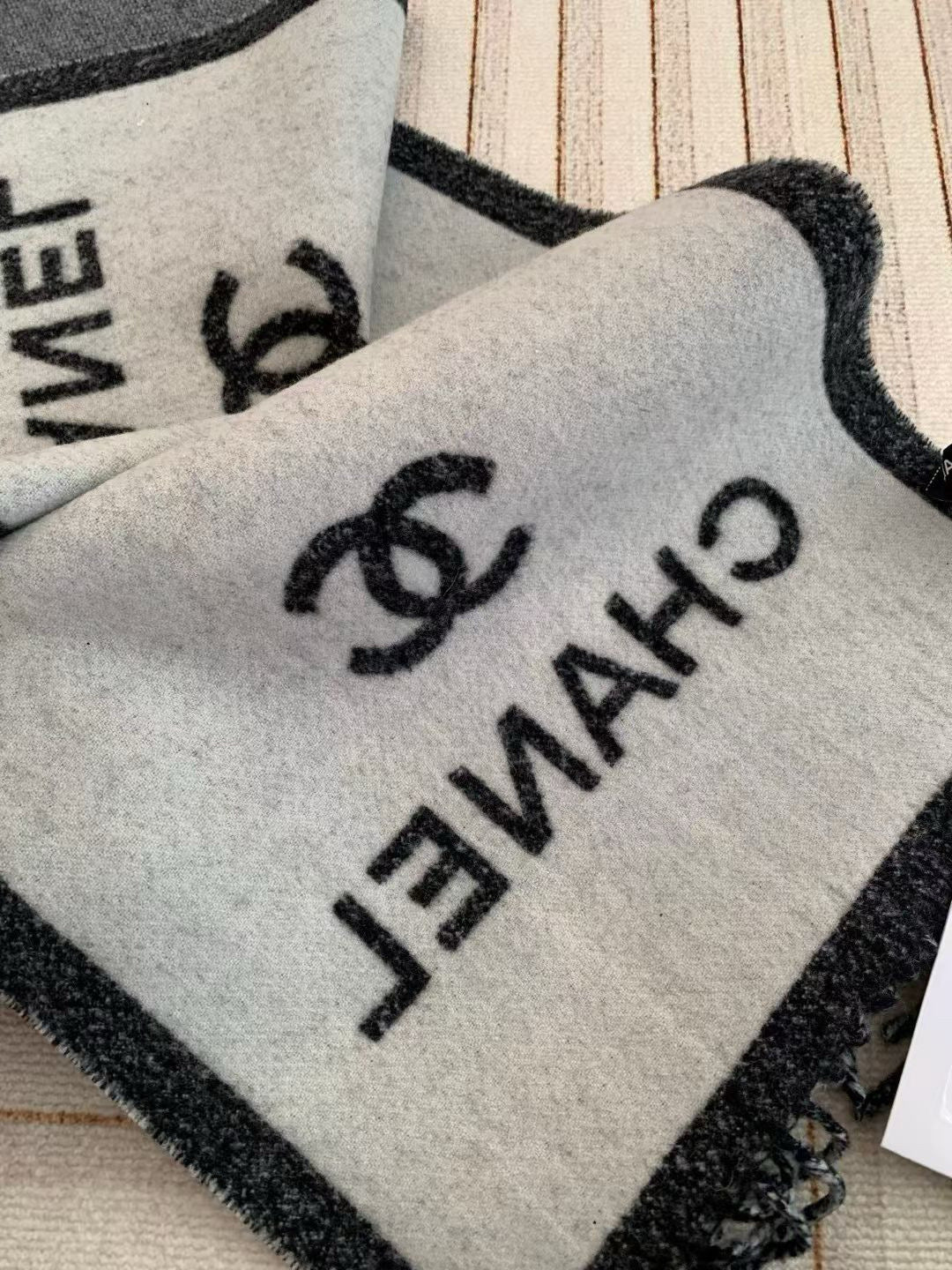 CHANEL 25S SCARF 180 CM IN CASHMERE 943987
