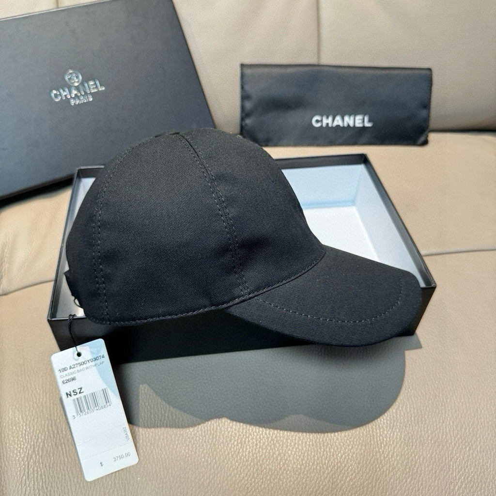 CHANEL BLACK BASEBALL CAP WITH WHITE LOGO IN COTTON 672797