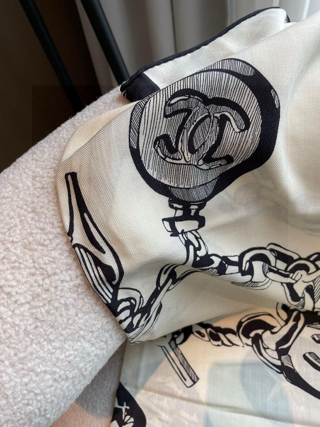 CHANEL 25S SCARF 140 IN CASHMERE SILK 733892