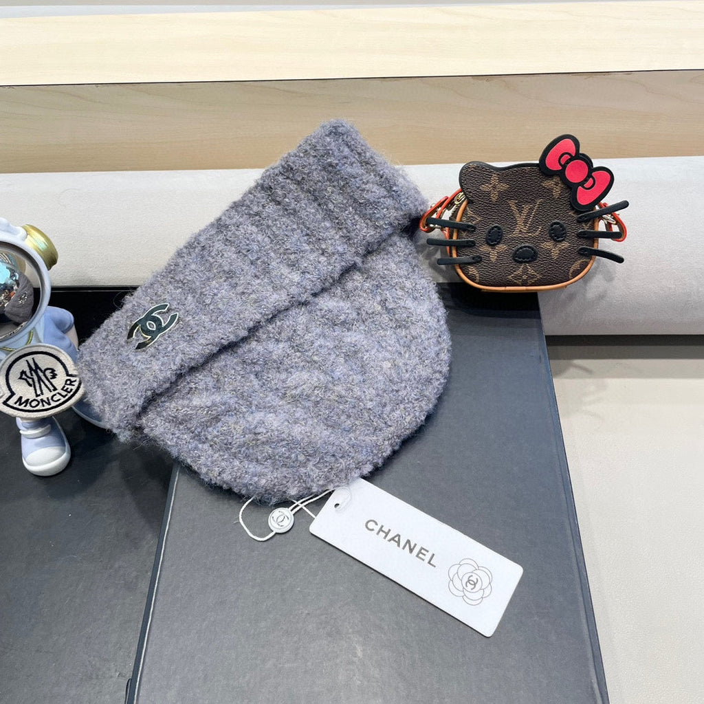 CHANEL BEANIE HAT IN COOL GRAY WOOL 413327