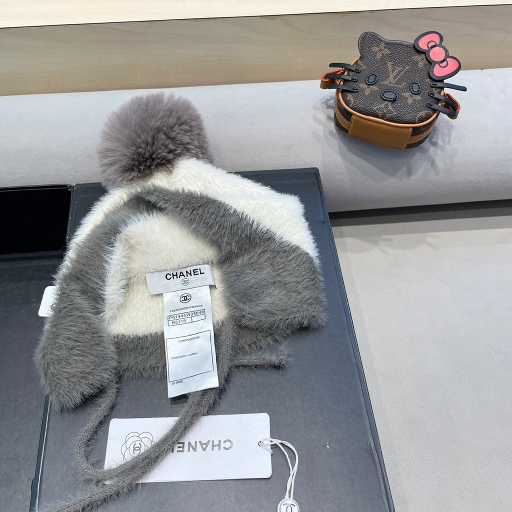 CHANEL KNIT HAT IN WHITE MIX MOUSE GRAY WOOL 426269