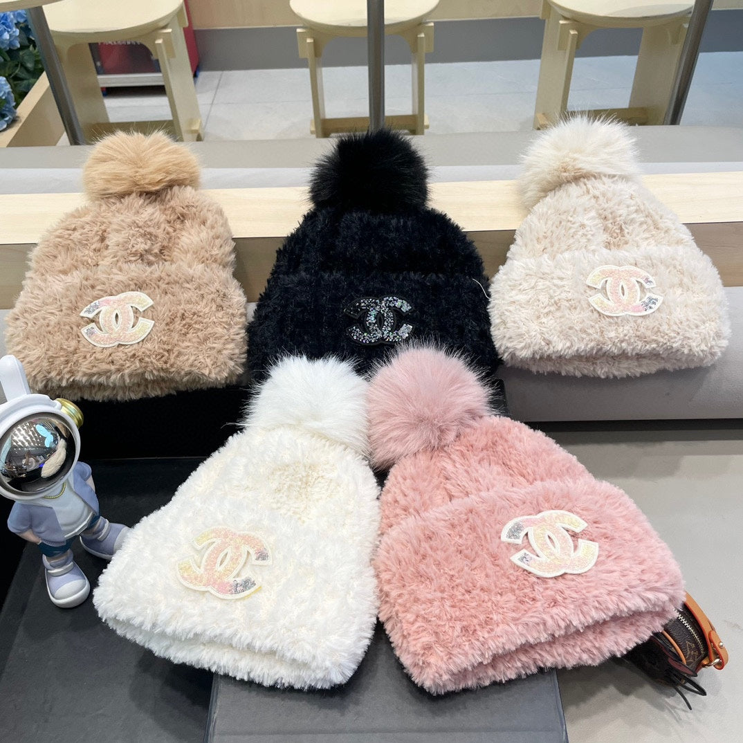 CHANEL BEANIE HAT IN WHITE CREAM SOLF FLEECE 419711