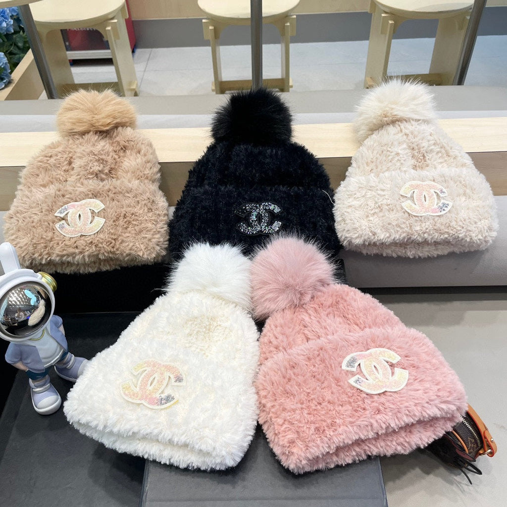 CHANEL BEANIE HAT IN WHITE SOLF FLEECE 419714