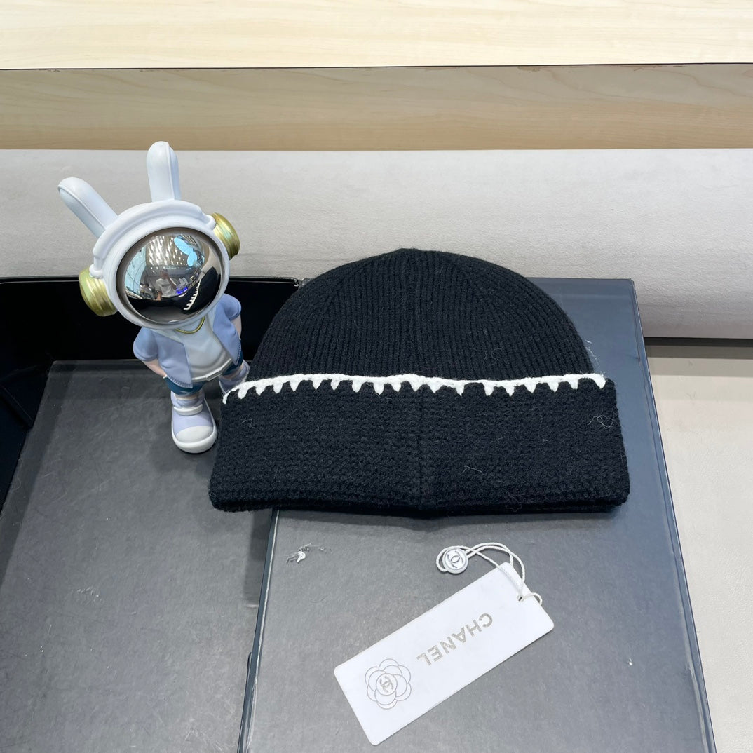 CHANEL KNIT HAT IN BLACK WOOL 424303