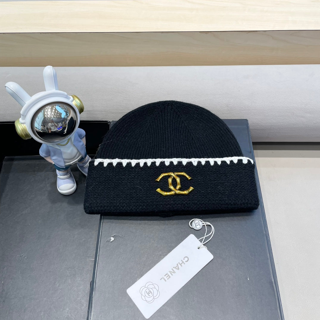 CHANEL KNIT HAT IN BLACK WOOL 424303
