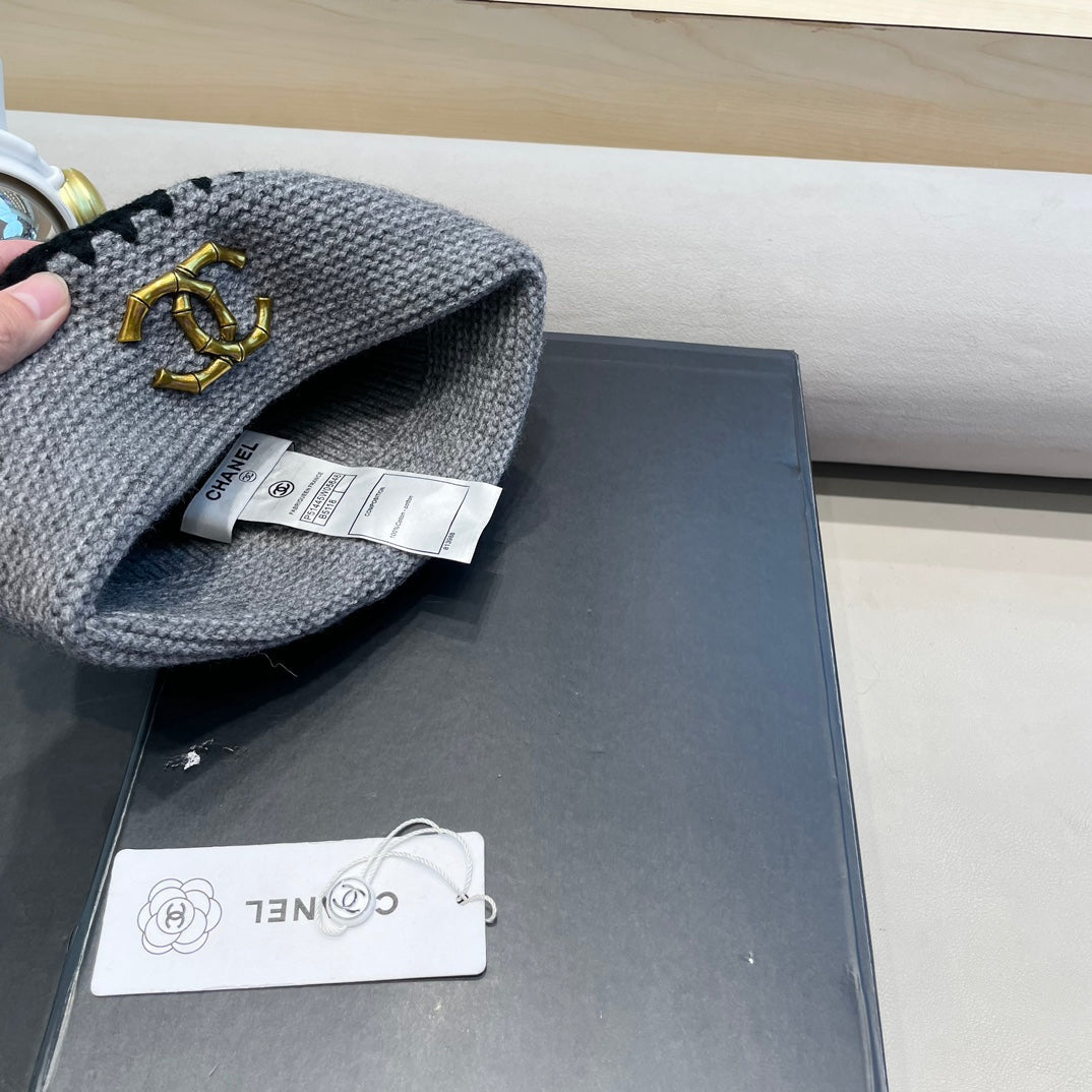 CHANEL KNIT HAT IN SHADOW GRAY WOOL 424301