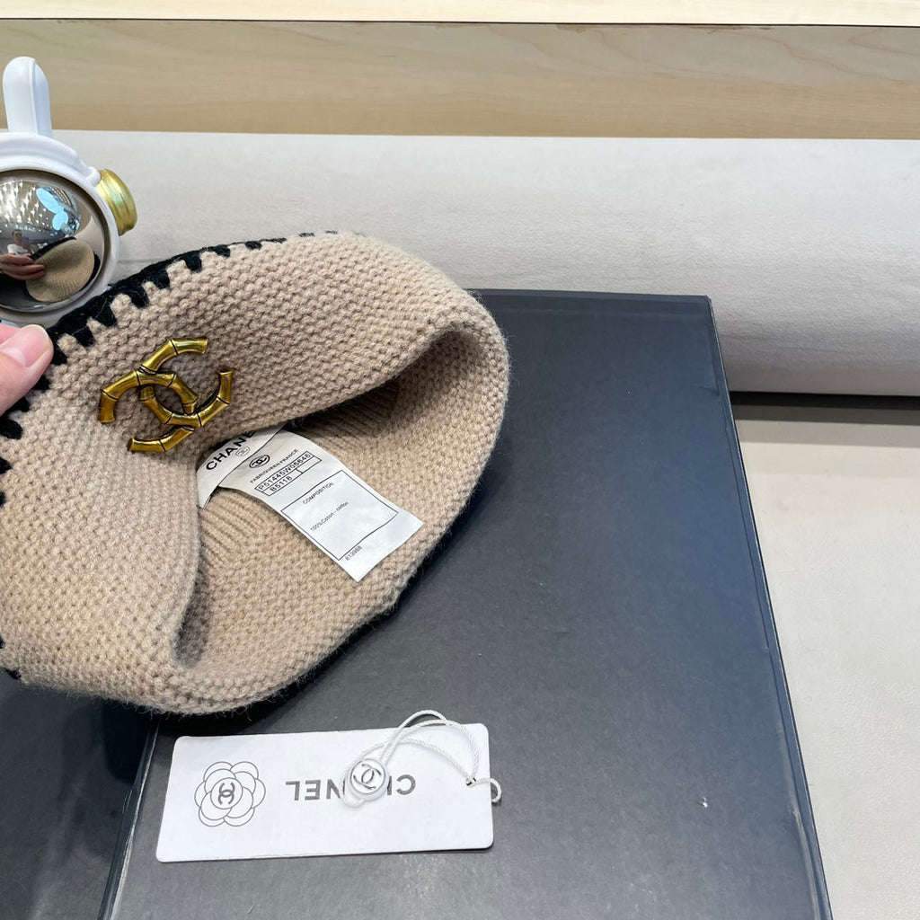 CHANEL BEANIE HAT IN CAMEL BEIGE WOOL 419781
