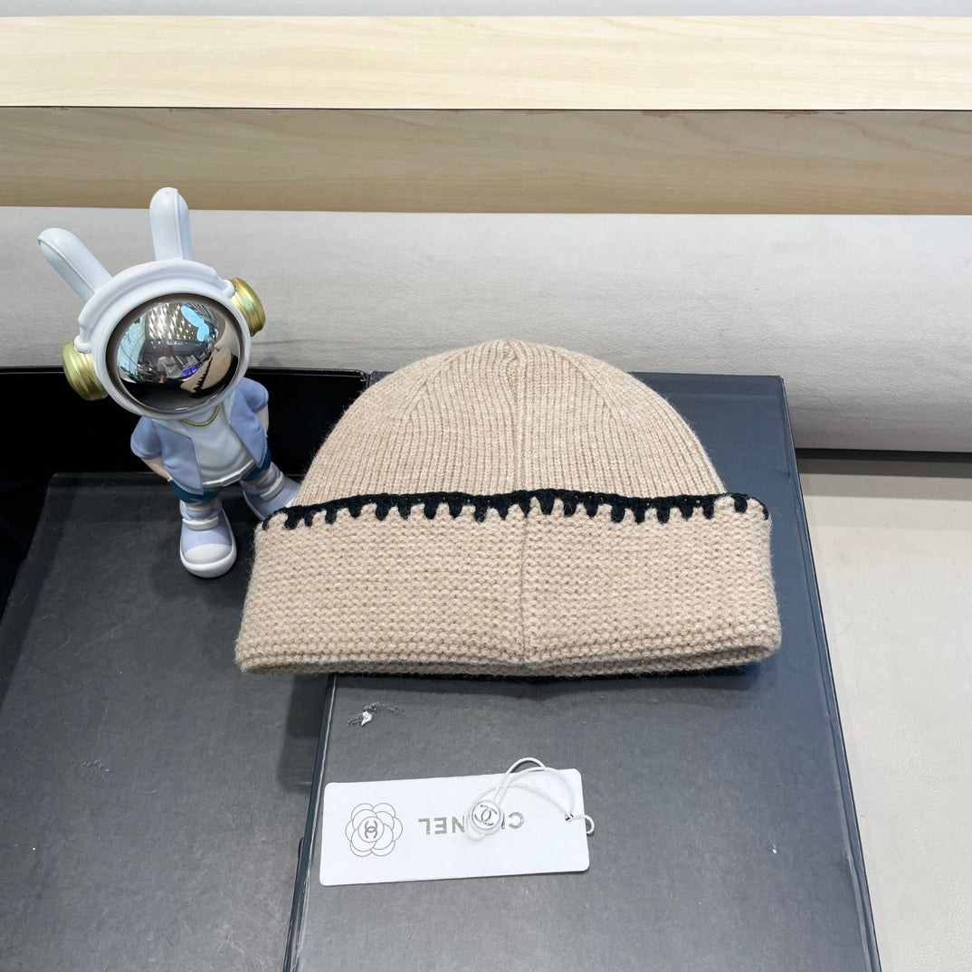 CHANEL BEANIE HAT IN CAMEL BEIGE WOOL 419781