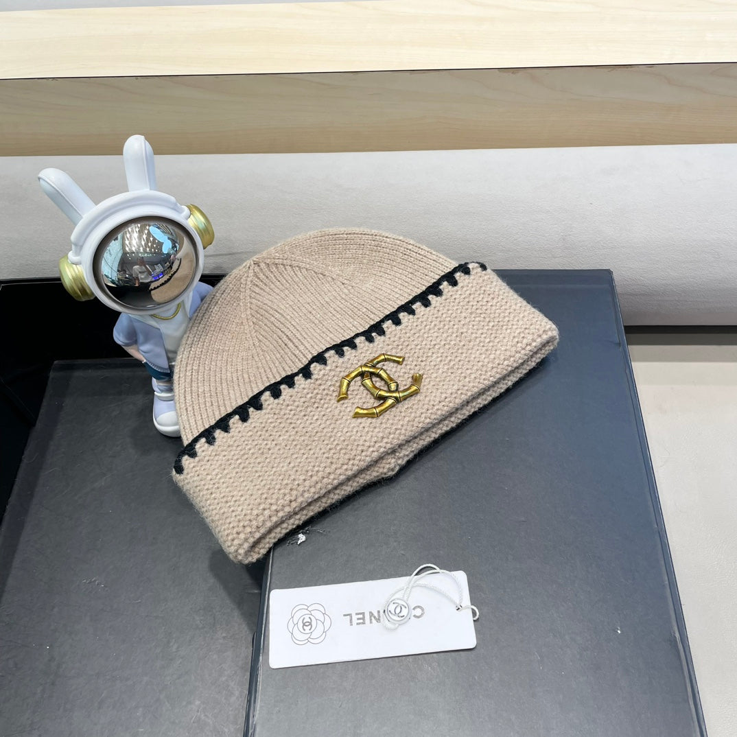 CHANEL KNIT HAT IN CAMEL BEIGE WOOL 424300
