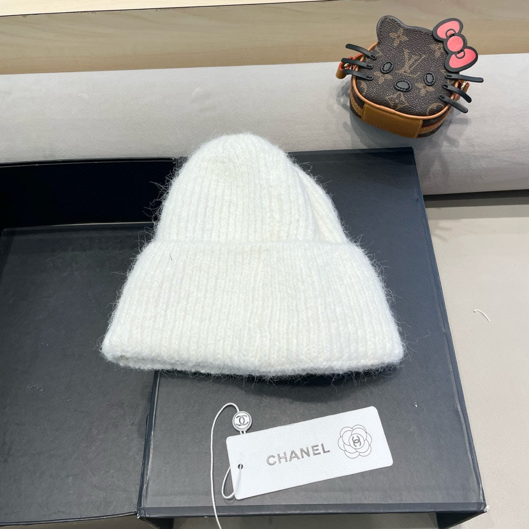 CHANEL BEANIE HAT IN WHITE WOOL WITH BOW 421253