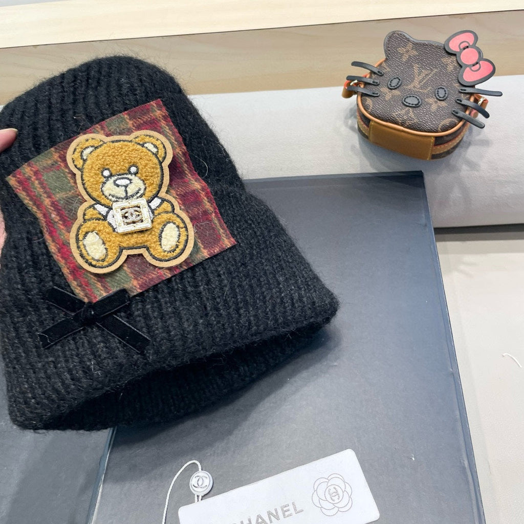 CHANEL BEANIE HAT IN BLACK WOOL WITH BOW 421254