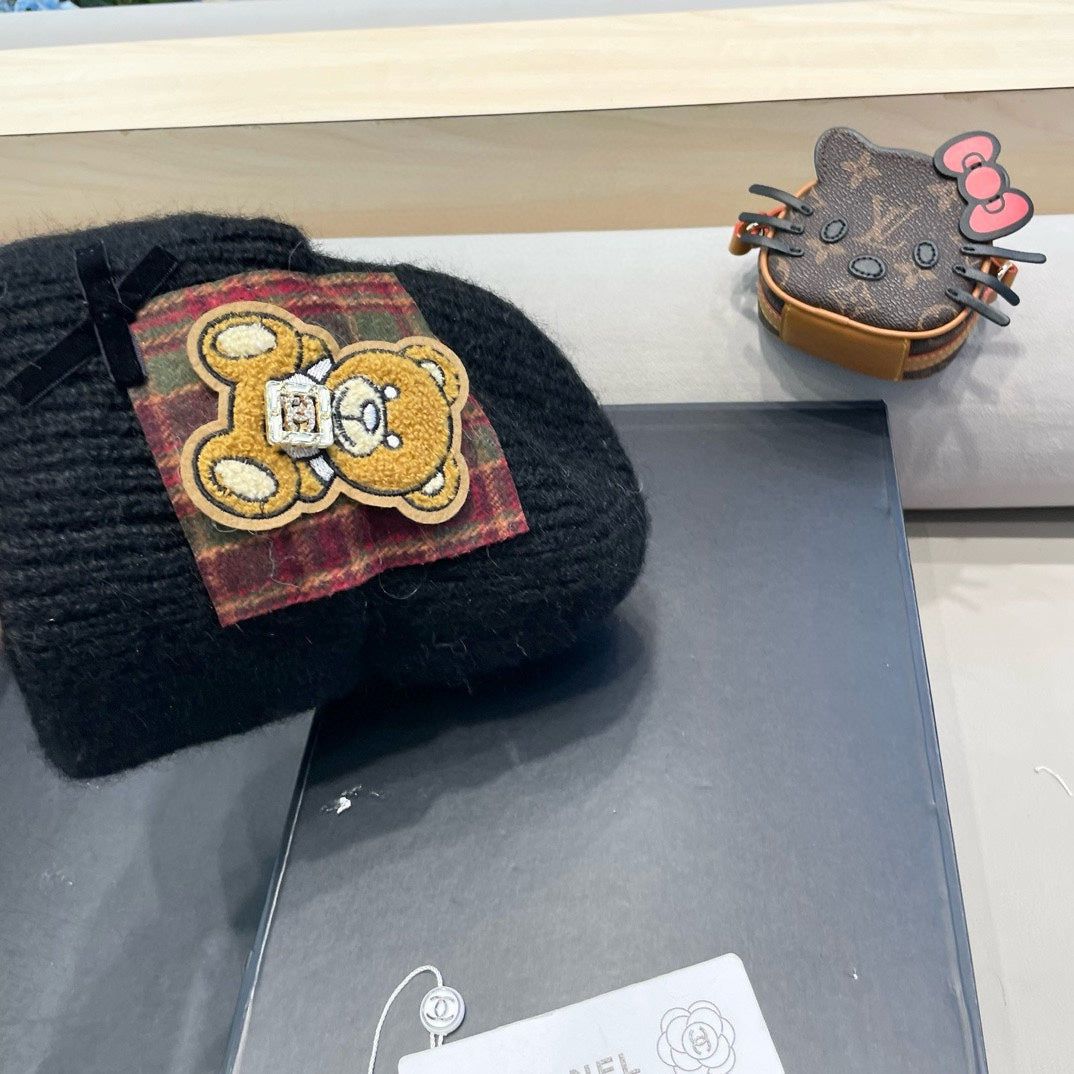 CHANEL BEANIE HAT IN BLACK WOOL WITH BOW 421254