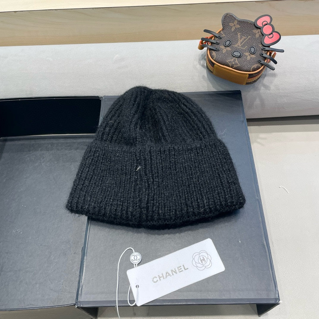 CHANEL BEANIE HAT IN BLACK WOOL WITH BOW 421254