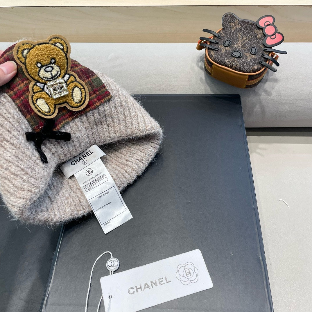 CHANEL BEANIE HAT IN CAMEL BEIGE WOOL WITH BOW 421255