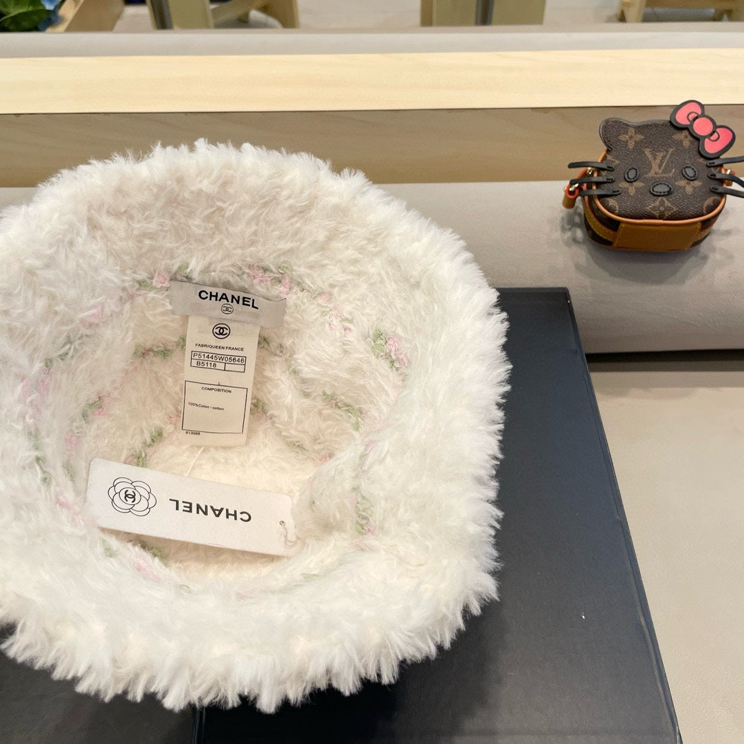 CHANEL BUCKET HAT IN WHITE FLEECE 421275