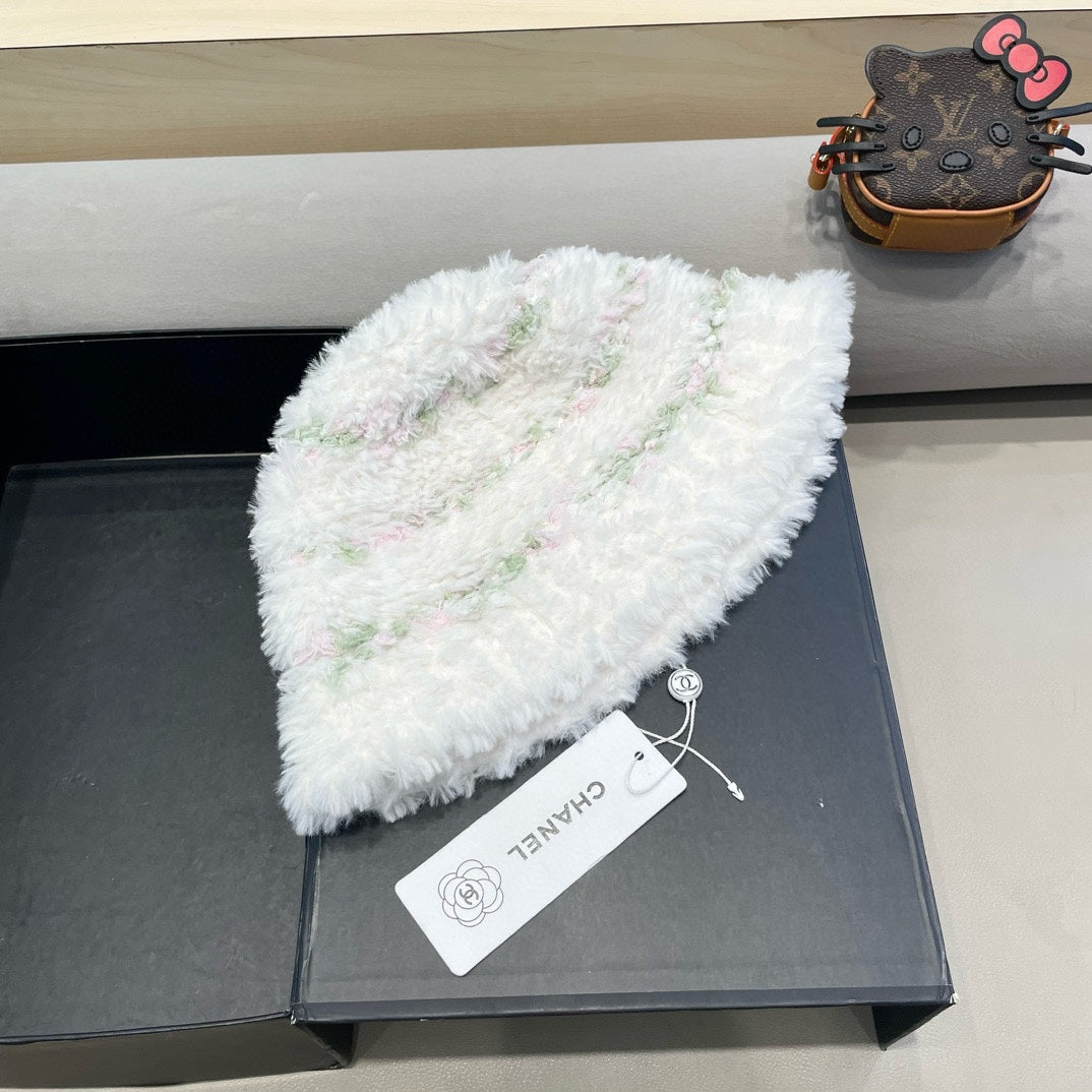 CHANEL BUCKET HAT IN WHITE FLEECE 421275