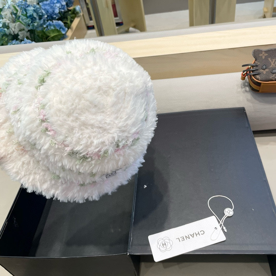 CHANEL BUCKET HAT IN WHITE FLEECE 421275